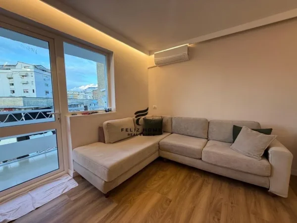 Tirane, jepet me qera apartament 1+1+Ballkon Kati 4, 60 m² 650 € (MINE PEZA)