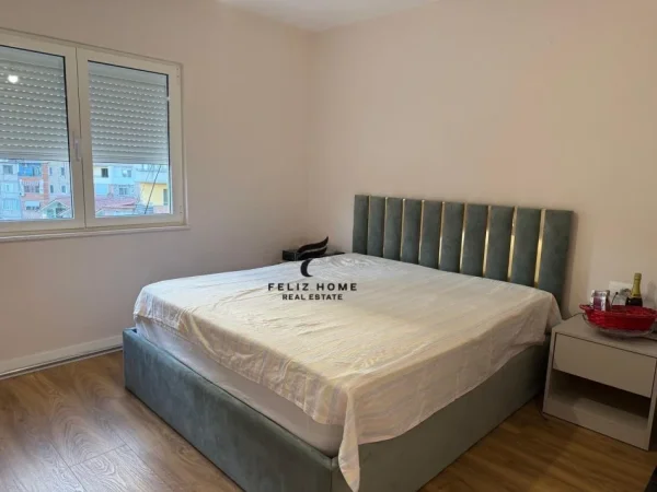 Tirane, jepet me qera apartament 1+1+Ballkon Kati 4, 60 m² 650 € (MINE PEZA)