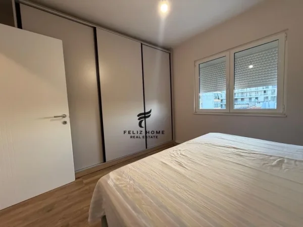 Tirane, jepet me qera apartament 1+1+Ballkon Kati 4, 60 m² 650 € (MINE PEZA)
