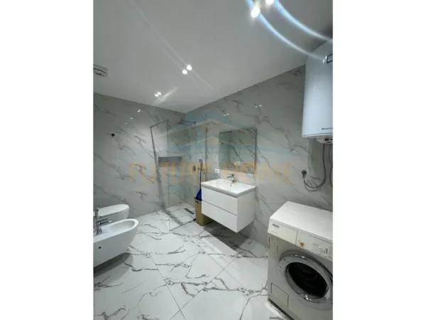 Tirane, shitet apartament 2+1+Ballkon Kati 3, 78 m² 200.000 € (Rruga e Kavajes)