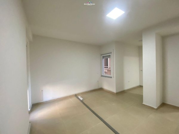 Tirane, jepet me qera zyre Kati 2, 92 m² 1.000 € 