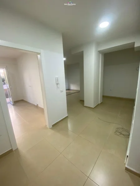 Tirane, jepet me qera zyre Kati 2, 92 m² 1.000 € 