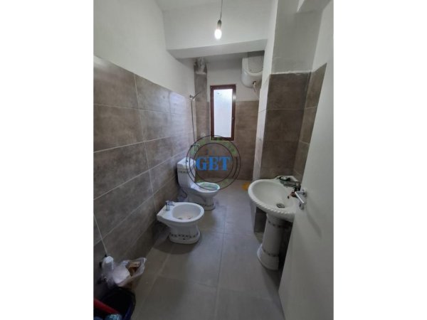 Durres, jepet me qera apartament 3+1 Kati 1, 100 m² 250 € 