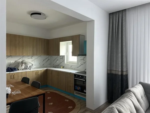 Tirane, jepet me qera apartament 3+1+Aneks+Ballkon Kati 2, 120 m² 700 € (Prane American 3)