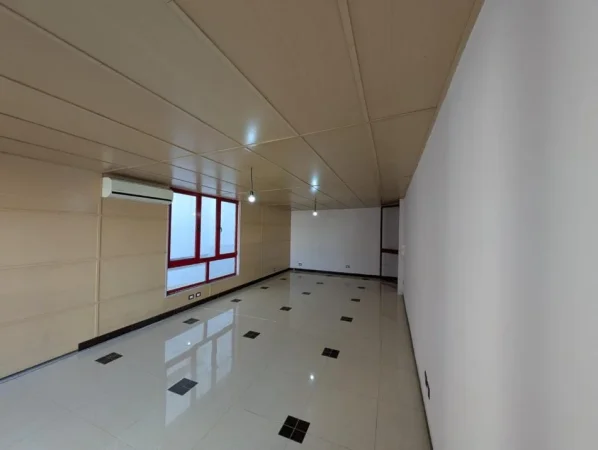 Durres, jepet me qera ambjent biznesi Kati 2, 180 m² 900 € (Poliklinika, Durres)