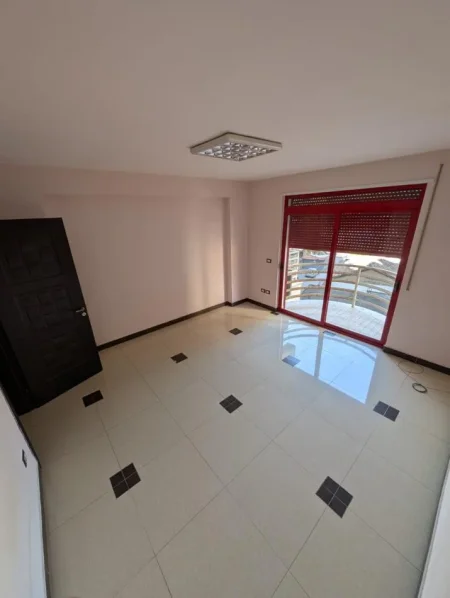 Durres, jepet me qera ambjent biznesi Kati 2, 180 m² 900 € (Poliklinika, Durres)