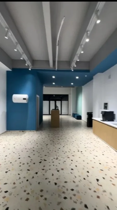 Tirane, jepet me qera dyqan Kati 0, 165 m² 2.250 € (Kompkeksi Square 21)