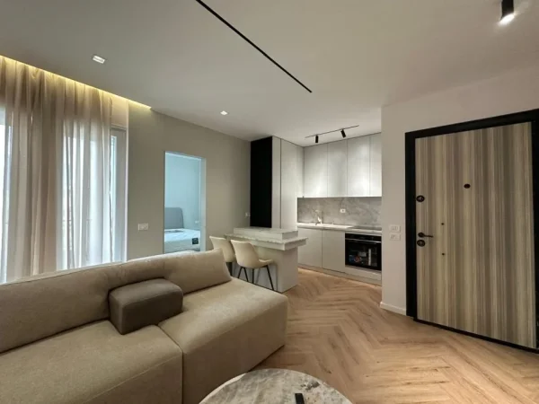 Tirane, jepet me qera apartament 1+1 Kati 8, 55 m² 800 € (Pazari i Ri)