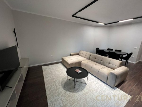 Tirane, jepet me qera apartament 1+1 Kati 10, 75 m² 850 € (RR.ELBASANIT)