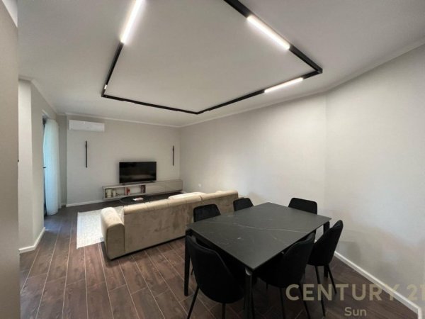 Tirane, jepet me qera apartament 1+1 Kati 10, 75 m² 850 € (RR.ELBASANIT)