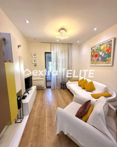Tirane, jepet me qera apartament 2+1+Ballkon Kati 4, 95 m² 1.100 € (myslym shari)