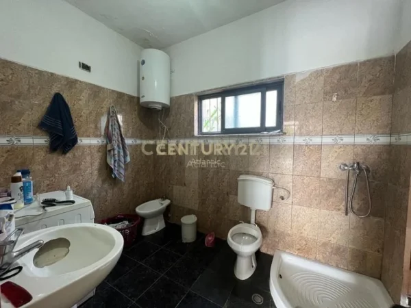 Durres, shitet shtepi 4+1+Aneks+Ballkon Kati 2, 478 m² 140.000 € (Durres Ish Kenet)