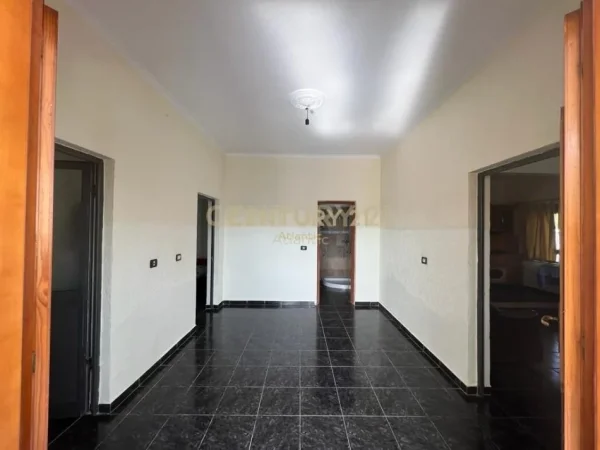 Durres, shitet shtepi 4+1+Aneks+Ballkon Kati 2, 478 m² 140.000 € (Durres Ish Kenet)