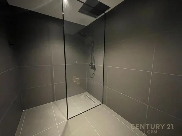 Tirane, shitet Vile Kati 3, 380 m² 850.000 € (Porta E Gjelbert)