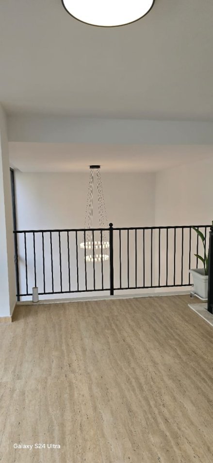 Tirane, jepet me qera dyqan Kati 1, 100 m² 900 € (pazari i ri)