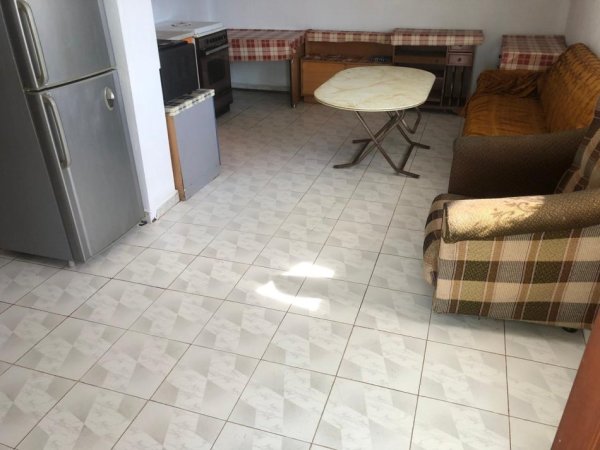 Tirane, jepet me qera apartament 1+1 Kati 3, 60 m² 300 € (QSUT)