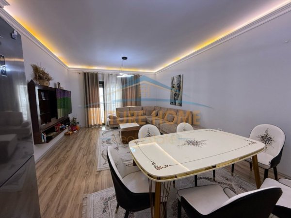 Tirane, shitet apartament 3+1 Kati 6, 147 m² 260.000 € (UNAZA E RE)