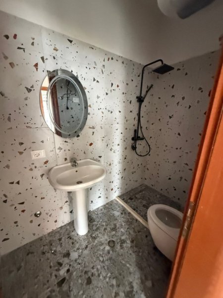 Tirane, shitet apartament 1+1+Ballkon Kati 4, 59 m² 78.000 € (Fresku)