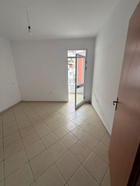 Tirane, shitet apartament 1+1+Ballkon Kati 4, 59 m² 78.000 € (Fresku)