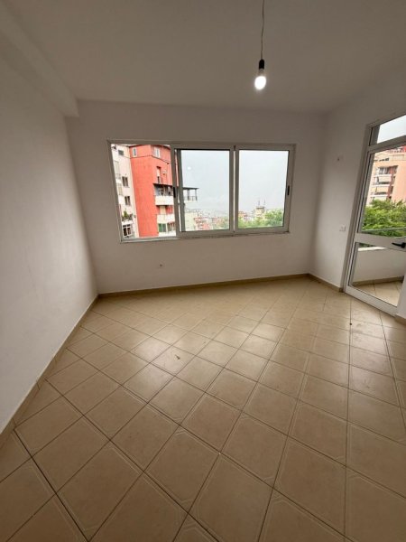 Tirane, shitet apartament 1+1+Ballkon Kati 4, 64 m² 84.000 € (Fresku)