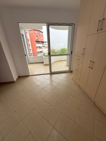 Tirane, shitet apartament 1+1+Ballkon Kati 4, 64 m² 84.000 € (Fresku)