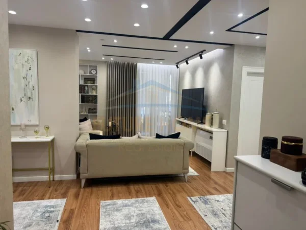 Shitet, Apartament 3+1+2+2 Post Parkime, Fusha e Aviacionit (Kompleksi Turdiu)