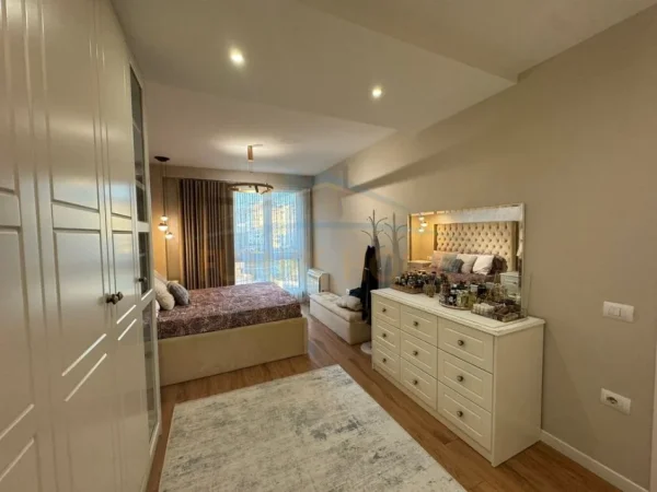 Shitet, Apartament 3+1+2+2 Post Parkime, Fusha e Aviacionit (Kompleksi Turdiu)