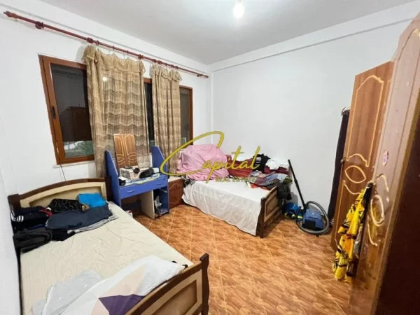 Tirane, jepet me qera apartament 2+1 Kati 1, 115 m² 600 € (ALI DEMI)