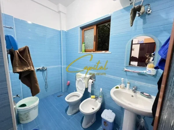 Tirane, jepet me qera apartament 2+1 Kati 1, 115 m² 600 € (ALI DEMI)