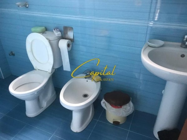 Tirane, jepet me qera apartament 2+1 Kati 1, 115 m² 600 € (ALI DEMI)