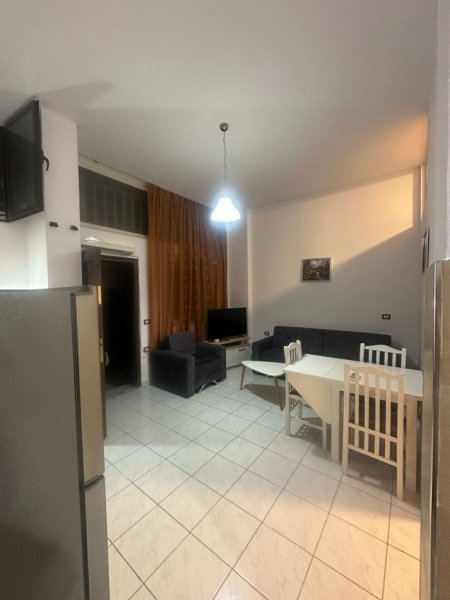 Tirane, jepet me qera apartament 1+1+Aneks Kati 1, 60 m² 350 € (rruga 5 maji)