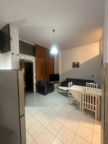 Tirane, jepet me qera apartament 1+1+Aneks Kati 1, 60 m² 350 € (rruga 5 maji)