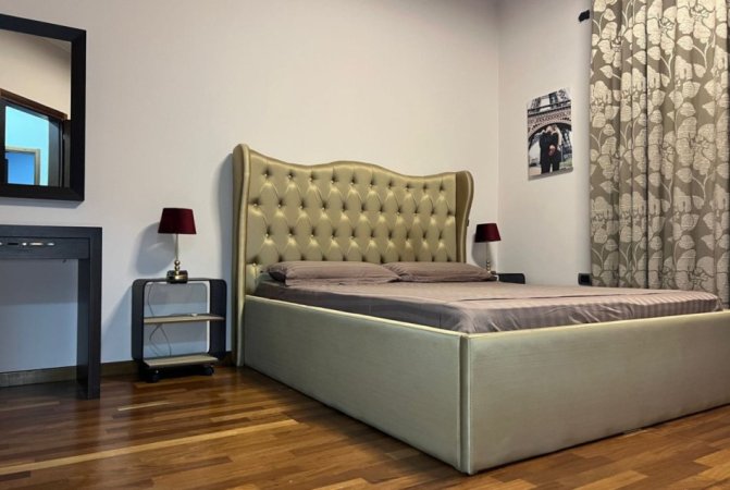 Tirane, jepet me qera apartament Kati -1, 150 m² 1.000 € (kodre e diellit)