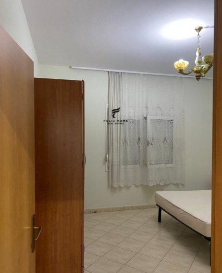 Tirane, jepet me qera apartament 1+1+Ballkon Kati 1, 60 m² 400 € (STACIONI TRENIT)