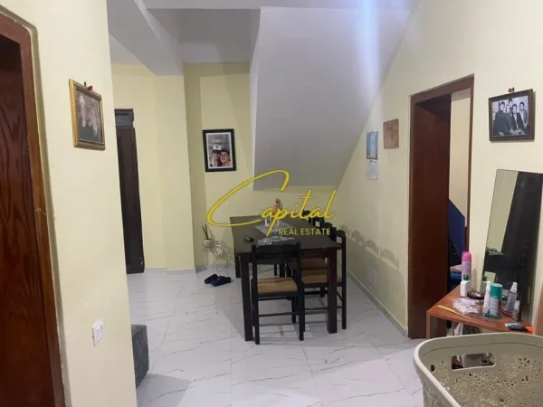 Tirane, jepet me qera apartament 2+1 Kati 1, 115 m² 600 € (ALI DEMI)