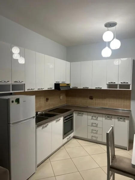 Tirane, jepet me qera apartament 1+1 Kati 5, 59 m² 450 € (Don Bosko)
