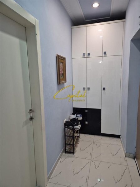 Tirane, jepet me qera apartament 1+1 Kati 6, 70 m² 450 € (ISH TREGU ELEKTRIK)