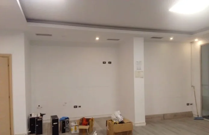 Tirane, jepet me qera ambjent biznesi Kati 0, 69 m² 900 € (rruga naim frasheri)