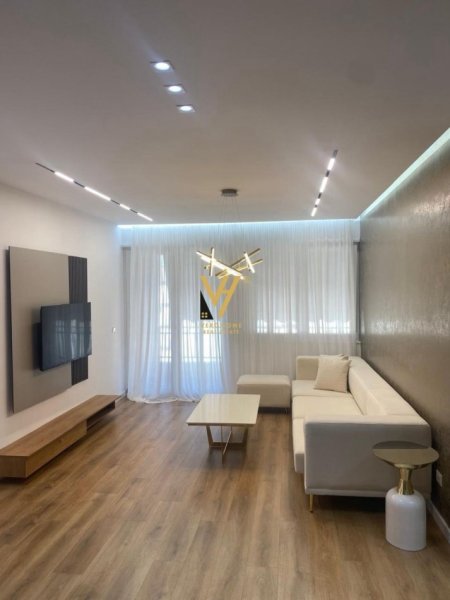 Tirane, shitet apartament 2+1+Ballkon Kati 5, 133 m² 265.000 € (KOMUNA E PARISIT)