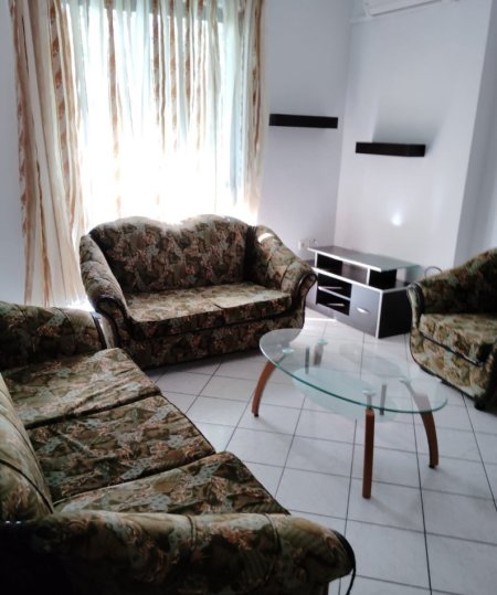 Tirane, jepet me qera apartament 2+1 Kati 1, 70 m² 700 € (Bulevardi Zhan D’Ark)