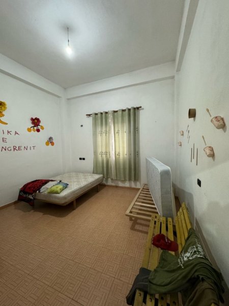 Tirane, jepet me qera ambjent biznesi Kati 0, 230 m² 800 € (Institut)