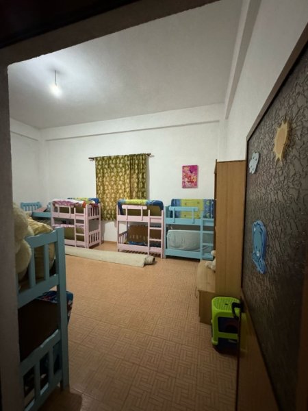 Tirane, jepet me qera ambjent biznesi Kati 0, 230 m² 800 € (Institut)