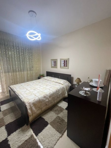 Tirane, jepet me qera apartament 2+1+Ballkon , 120 m² 550 € (Perball Delijorgjit)