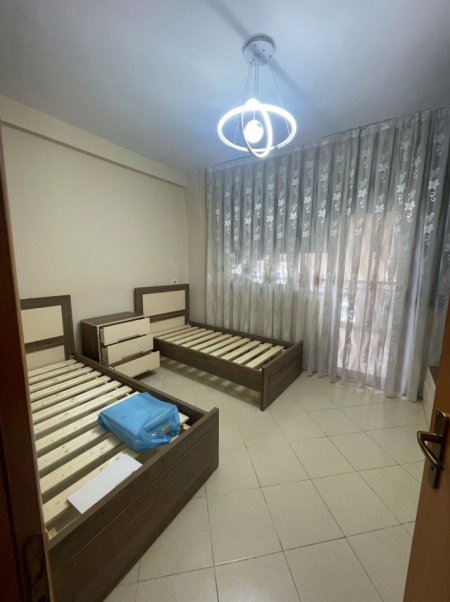 Tirane, jepet me qera apartament 2+1+Ballkon , 120 m² 550 € (Perball Delijorgjit)