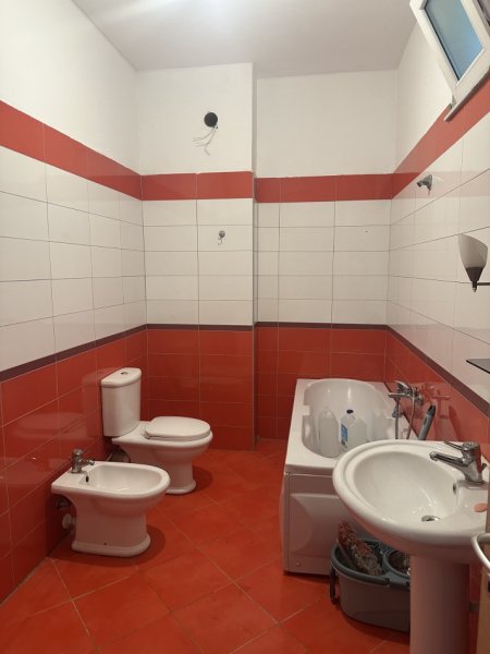 Tirane, jepet me qera apartament 2+1+Ballkon Kati 2, 130 m² 449 € (Fuat toptani)
