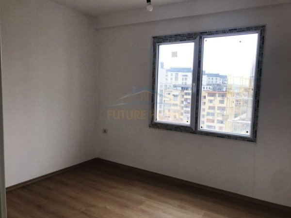 Tirane, jepet me qera apartament 2+1+Ballkon Kati 6, 95 m² 500 € (Fusha e Aviacionit, Rruga Dritan Hoxha)
