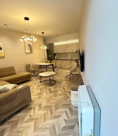 Tirane, jepet me qera apartament 2+1+Ballkon Kati 7, 120 m² 1.300 € (QENDER)