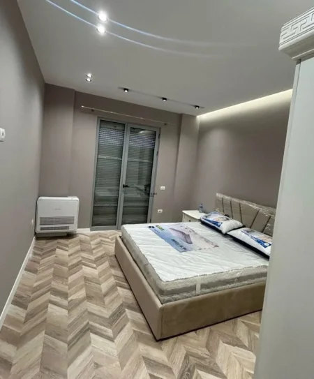 Tirane, jepet me qera apartament 2+1+Ballkon Kati 7, 120 m² 1.300 € (QENDER)
