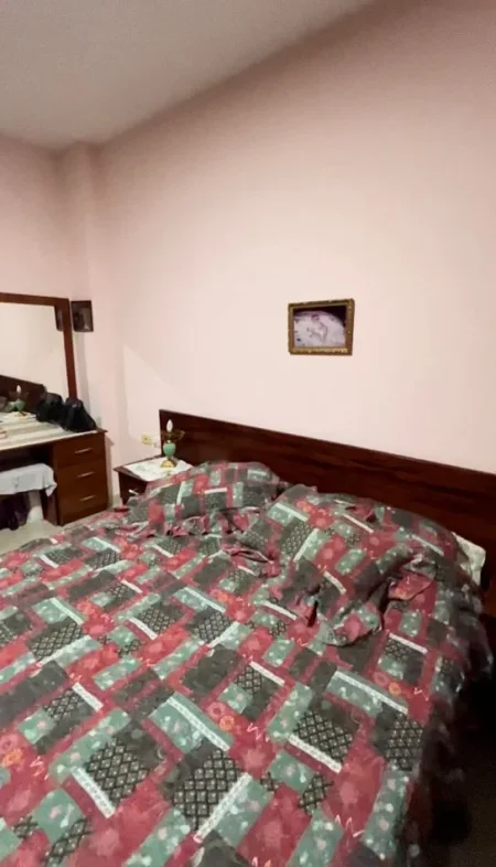 Tirane, jepet me qera apartament 1+1+Aneks+Ballkon Kati 5, 75 m² 450 € (Kristal Center)