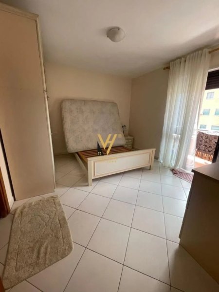 Tirane, shitet apartament 2+1+Ballkon Kati 6, 118 m² 300.000 € (RRUGA E BARRIKADAVE)